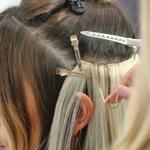 So funktionieren Hand Tied Extensions